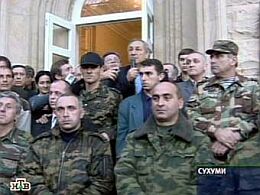 Вооруженные сторонники С.Багапша и Р.Хаджимбы покинули столицу Абхазии