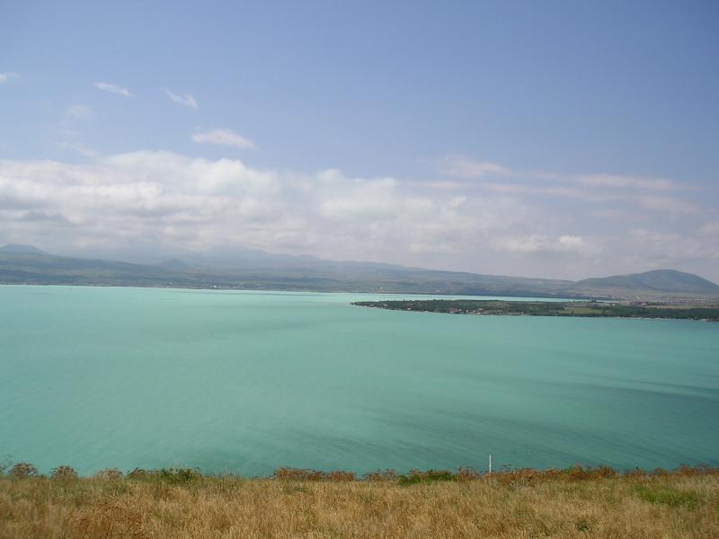 Озеро Севан_вид из монастыря Севанаванк. Армения. Фото с сайа Wikipedia.org