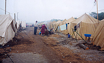 Городок беженцев из Чечни в Ингушетии. Фото с сайта www.memo.ru