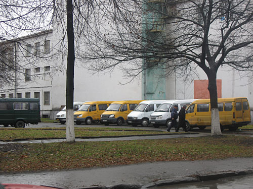 Часть водителей маршрутных такси заняли выжидательную позицию до урегулирования ситуации. Владикавказ, 13 января 2010 года. Фото "Кавказского Узла"