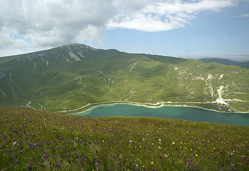 Озеро Кезеной-Ам. Фото с сайта www.chechnyafree.ru