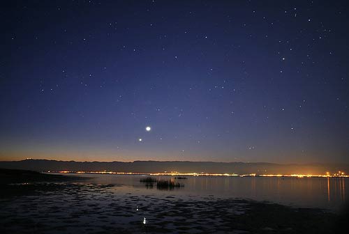 Венера и Юпитер на утреннем небе. Фото с сайта http://astronet.ru, автор Бабак Тафреши