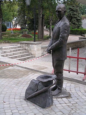 Пятигорск, памятник Кисе Воробьянинову. Осень 2008 года. Фото "Кавказского Узла"