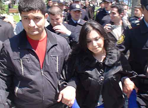 Задержанные на подступах к нефтяной академии. Баку, 30 апреля 2010 года. Турхан Каримов для "Кавказского Узла"