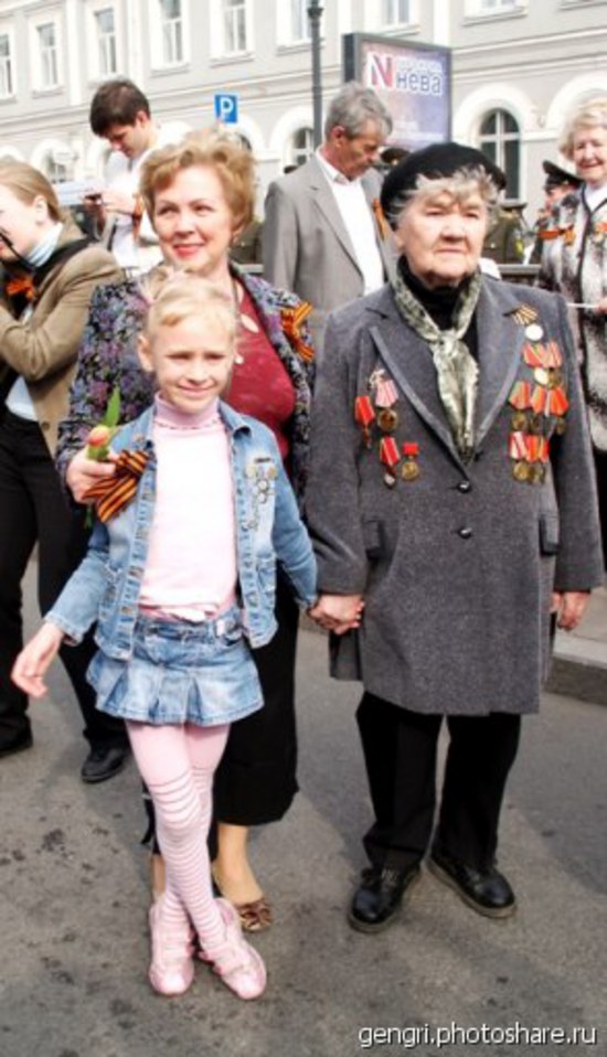 С бабушкой на парад.