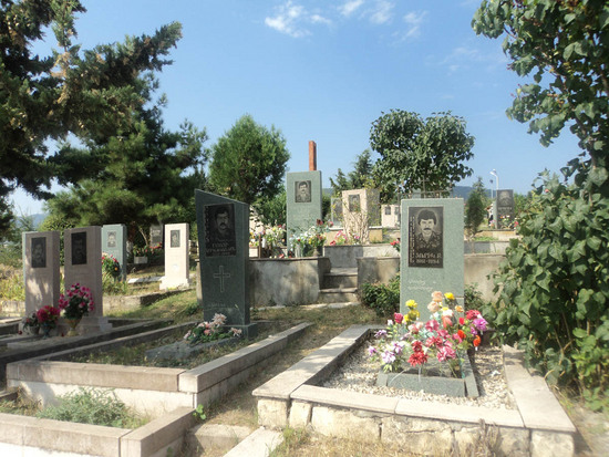 Могилы азатамартиков, погибших в Карабахской войне.
