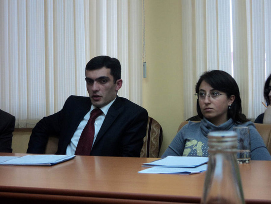 Дискутирует депутат Национального Собрания НКР Сергей Газарян.