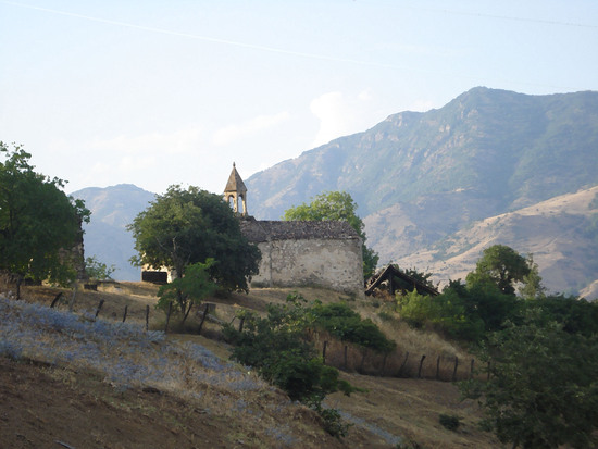 Церковь "Спитак Хач" на горе Ванк. Гадрутский район. Нагорный Карабах.