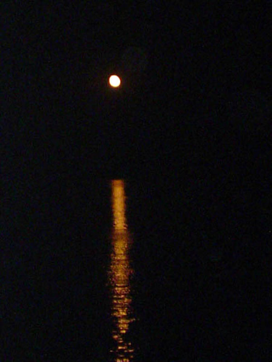 Селим-Паша. Мраморное море. Ночь...след луны...