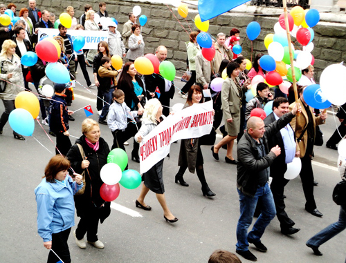 Колонна "Единой России" на первомайской демонстрации в Сочи. 1 мая 2011 г. Фото "Кавказского узла"
