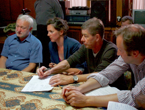 Вернер Шульц (слева) и другие делегаты Европейского парламента на встрече с жителями Сочи. 18 мая 2011 г. Фото "Кавказского узла"
