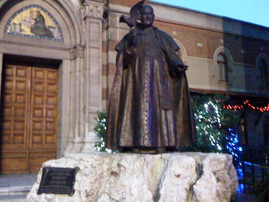 памятник Папе Римскому Иоанну XXIII