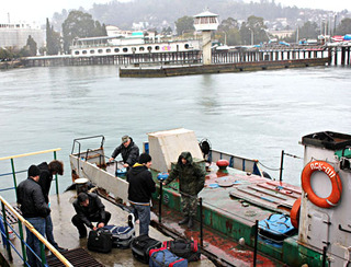 Грузинские моряки прибыли на сухумский причал. Абхазия, 31 марта 2012 г. Фото Анжелы Кучуберия для "Кавказского узла"