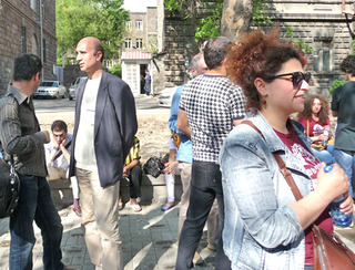 Защитники парка Маштоца. Армения, Ереван, 30 апреля 2012 г. Фото Армине Мартиросян для "Кавказского узла"