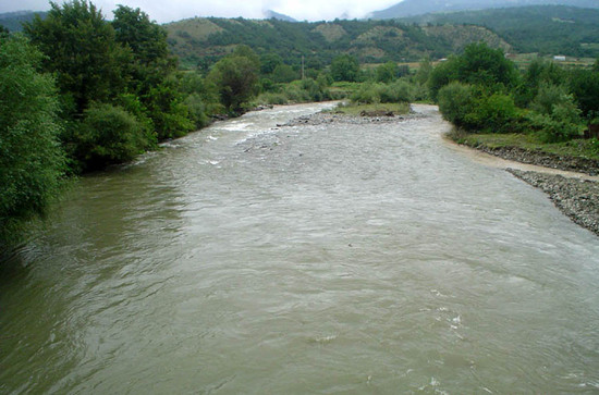 Река Тартар. Берет свое начало со склонов северных хребтов Арцаха и южных хребтов Мравсара на высоте 3158м.