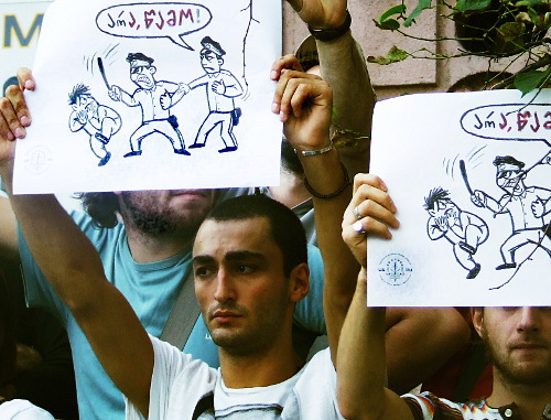 Надпись на самодельном плакате: "Нет пыткам!" Тбилиси, 19 сентября 2012 г. Фото Эдиты Бадасян для "Кавказского узла"