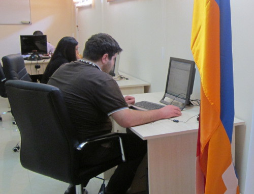 В офисе Synergy International Systems. Нагорный Карабах, 16 октября 2012 г. Фото Алвард Григорян для "Кавказского узла"