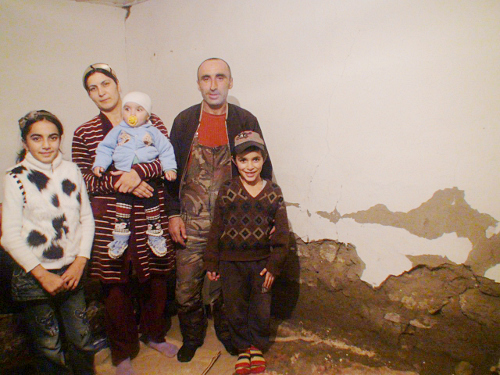 Сабнава, семья Магомедовых, ноябрь 2012 г. Фото Артема Айвазова