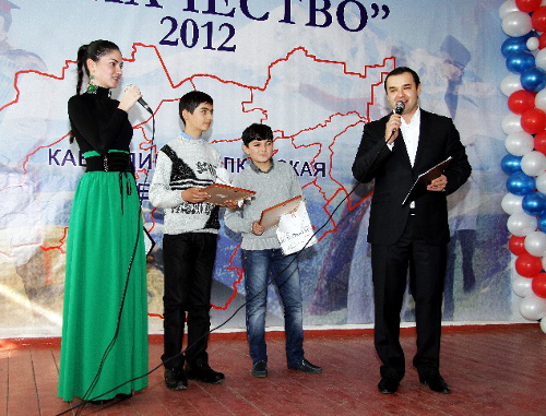 Участники проекта "Куначество". Чегемский район, село Нартан, 30 ноября 2012 г. Фото Лилии Дзамиховой