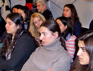 Зрители во время видеомоста. Тбилиси, 4 декабря 2012 г. Фото Эдиты Бадасян для "Кавказского узла"