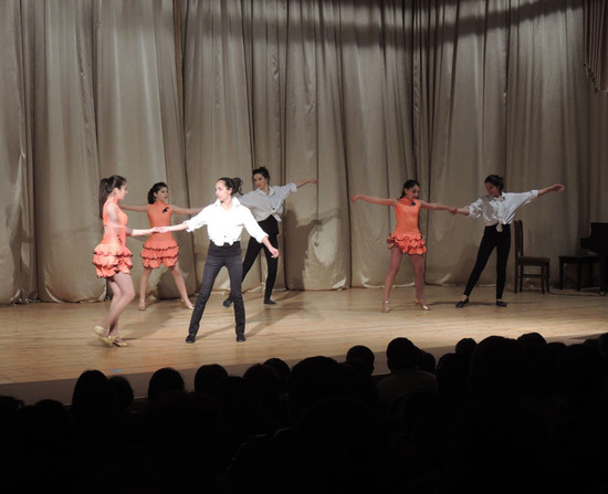 студентки АрГУ танцуют «Самбо»