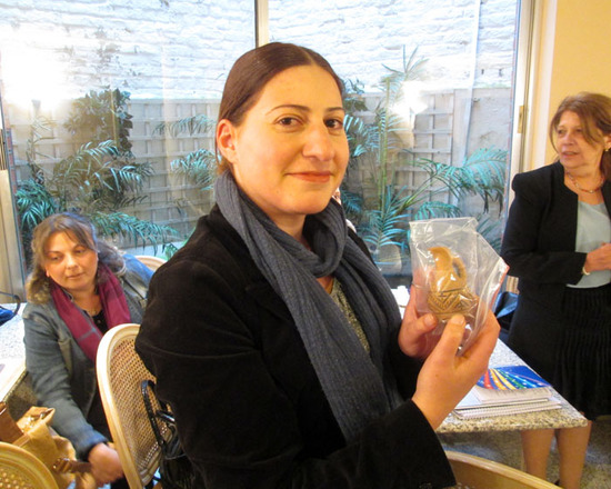 Анна (Армения) со своим подарком.