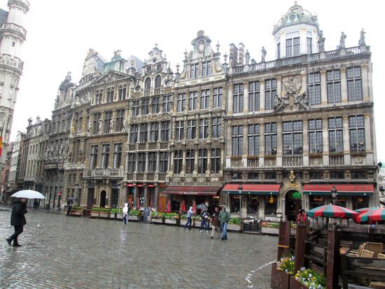 Очень красивая центральная площадь Брюсселя - Гранд Плас, на котором расположены дворцы.
