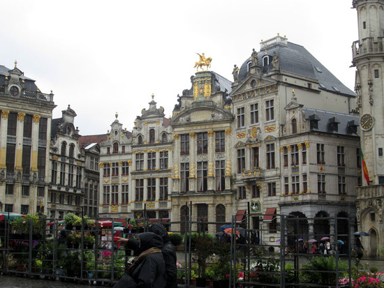 площадь Брюсселя - Гранд Плас, на котором расположены дворцы.