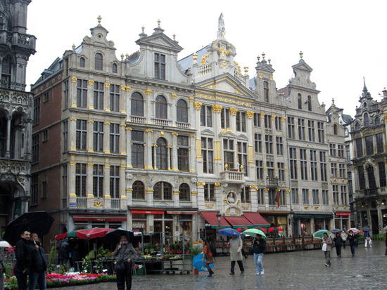 Площадь Брюсселя - Гранд Плас, на котором расположены дворцы.