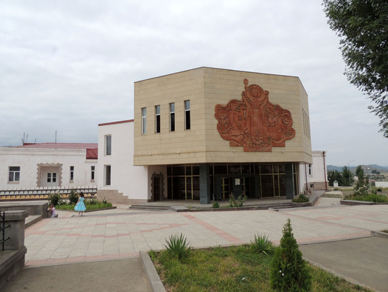 Культурный центр им. Шарля Азнавура в Степанакерте.