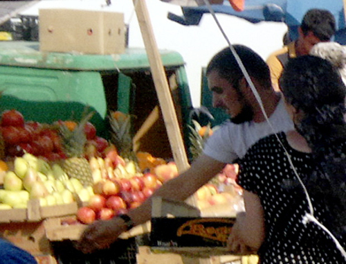 На рынке Беркат в дни перед праздником Ураза-Байрам. Август 2013 г. Фото "Кавказского узла"