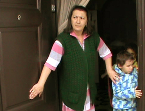Мадина Тажева с детьми. Нальчик, сентябрь 2013 г. Фото Луизы Оразаевой для "Кавказского узла"