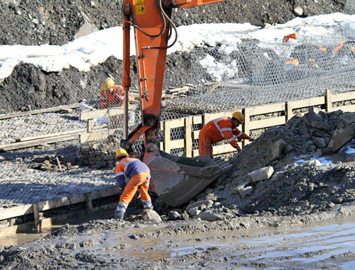 Компанией "Газпром" ведутся строительные работы на реке Ачипсе и в ее русле. Фото http://www.ewnc.info/