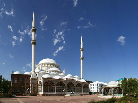 Мечеть в г. Дагестане .  Фото с сайта alenok.ru