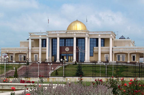 Здание администрации Президента Ингушетии в Магасе. Фото с сайта http://ru.wikipedia.org