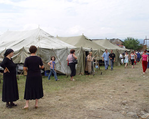 Беженцы и вынужденные переселенцы в Алагирском районе Северной Осетии. Фото с сайта www.mvd.ru