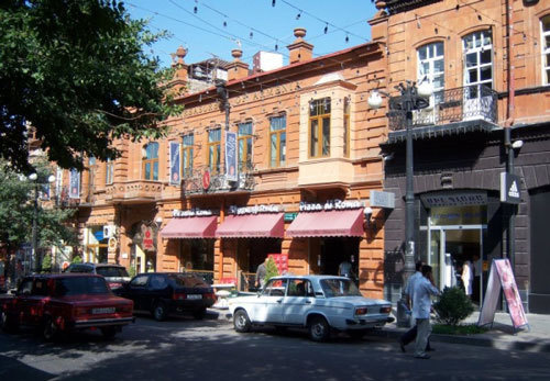 Магазин в центре Еревана. Фото с сайта http://photo.turmir.com
