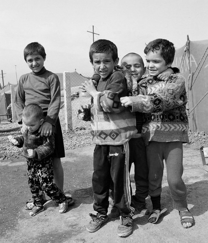 Дети чеченских беженцев в Ингушетии. Фото с сайта 35photo.ru