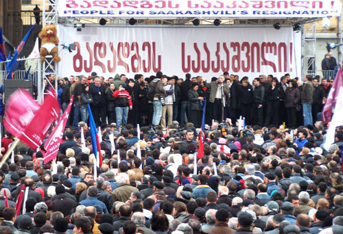 Акция протеста перед зданием парламента. Тбилиси, 9 апреля 2009 года. Фото "Кавказского узла"