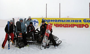 Российские туристы на горнолыжной базе "Чиндирчеро".
Фото с сайта www.chindirchero.ru.