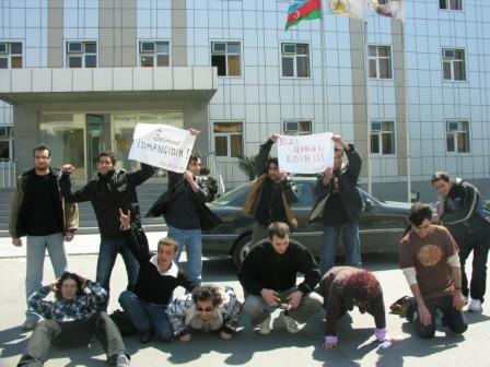 Акция в поддержку исключенного из вуза студента в Баку, фото корреспондента "Кавказского узла"