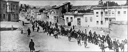 Армяне по пути в Мезирех, апрель 1915 год. Фото с сайта http://wikimedia.org/