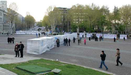 Тбилиси, Площадь Свободы, палаточный городок оппозиции, 26 апреля 2009 года. Фото "Кавказского Узла"