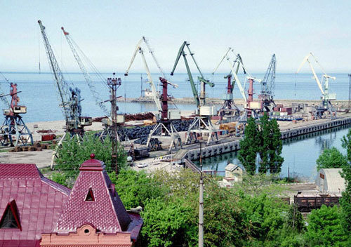 Махачкала, порт. Фото с сайта www.mkala.ru