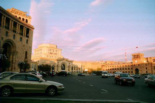 Ереван, площадь Ркспублики. Фото "Кавказского Узла"