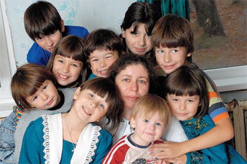 Многодетная семья. Фото с сайта www.cirota.ru