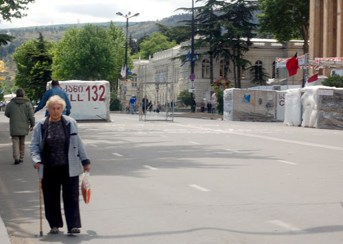 Тбилиси, проспект Руставели, палаточный городок оппозиции у парламента Грузии, 27 мая 2009 года. Фото "Кавказского Узла"