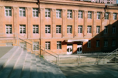 Армения, одна из центральных школ Еревана. Фото "Кавказского Узла"