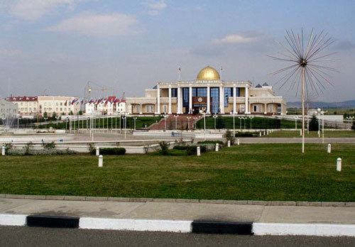Ингушетия, здание администрации Президента в Магасе. Фото с сайта www.amina.com