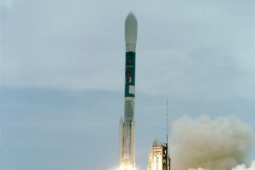 Запуск ракеты Дельта. Фото с сайта www.astronet.ru